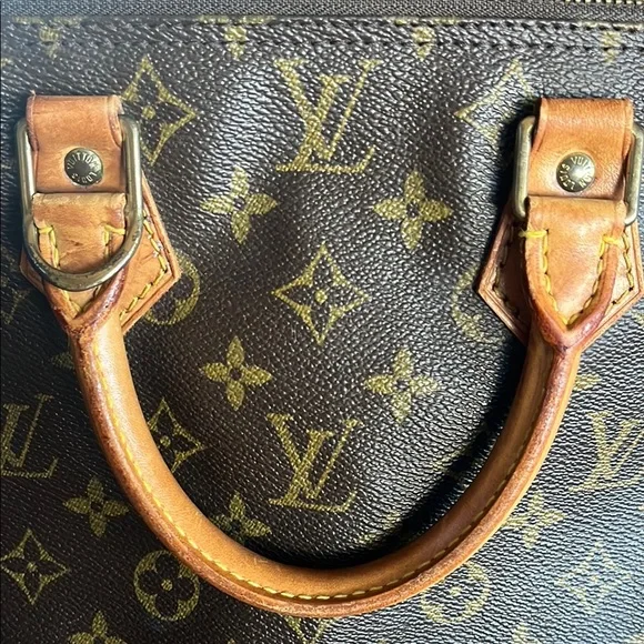 Louis Vuitton Alma Monogram - Picture 15 of 17